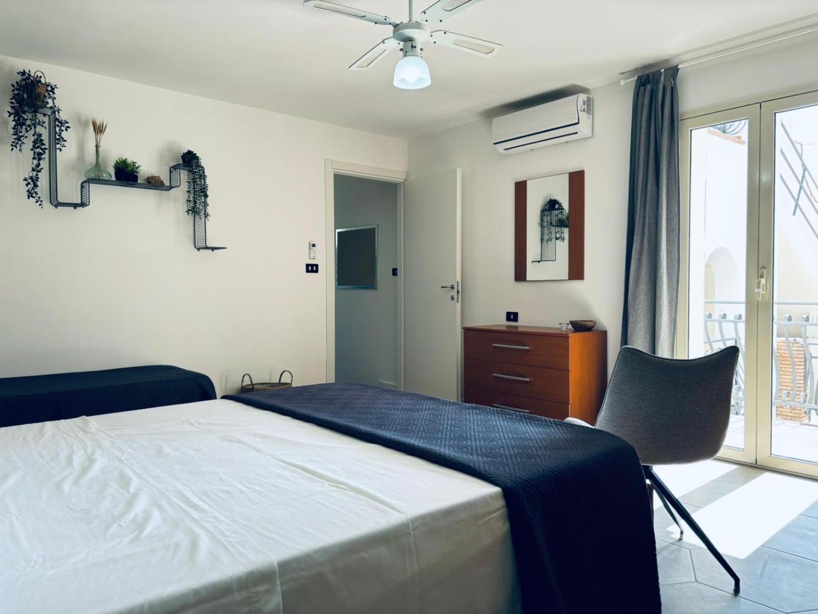 מרינה די פלמה Manca Residence מראה חיצוני תמונה